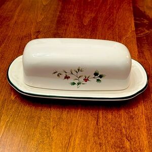 Winterberry butter dish